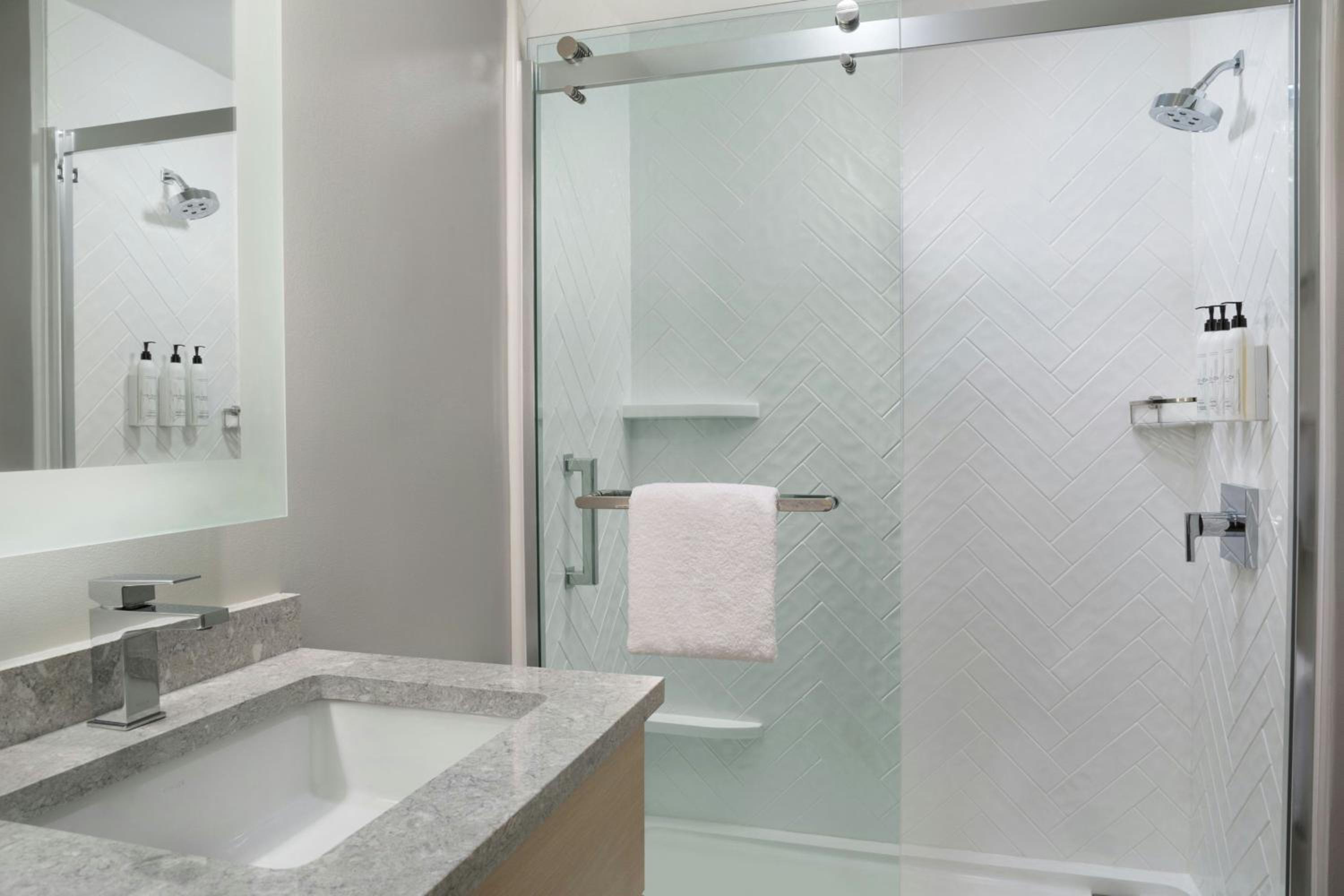استوديو بسرير كوين مع أريكة بحوض استحمام لذوي الإعاقة، Towneplace Suites by Marriott Ft Lauderdale West 3/8