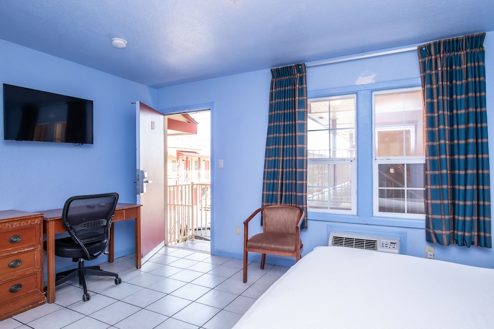 Aqua Breeze Inn 35/55