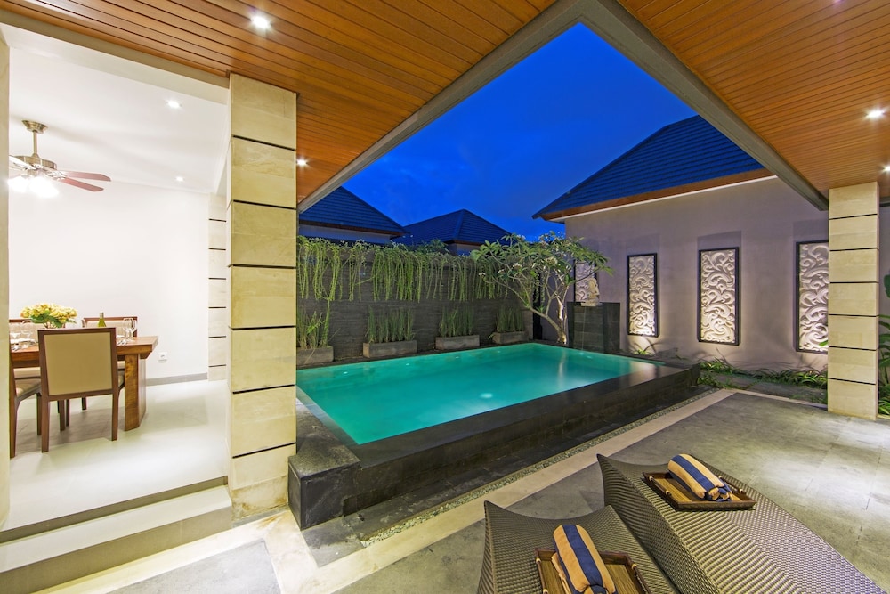 The Banyumas Suite Villa Legian 23/39