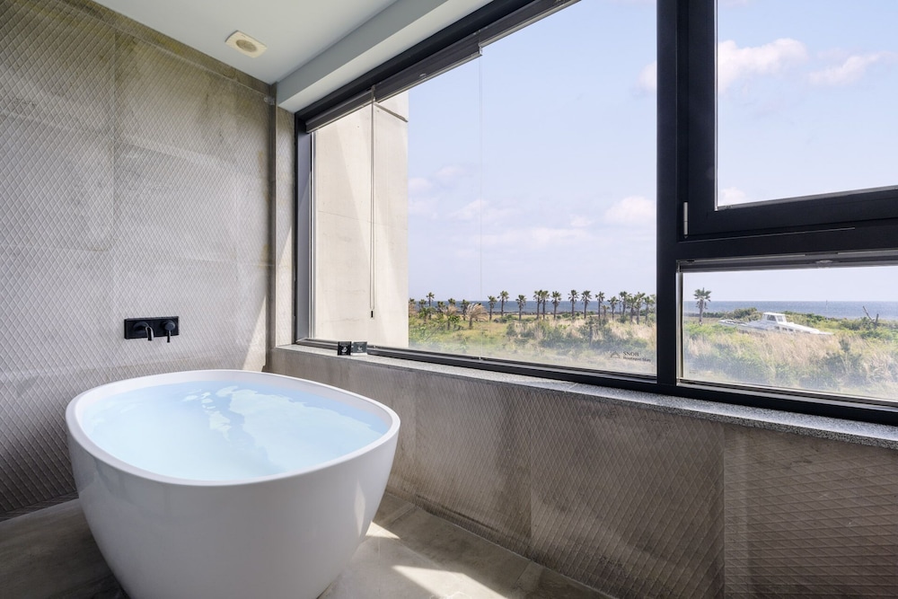 Snob Boutique Hotel Jeju 49/50