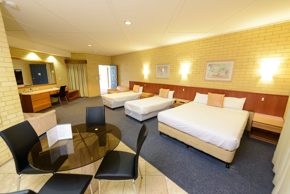 Country Comfort Bundaberg 33/74