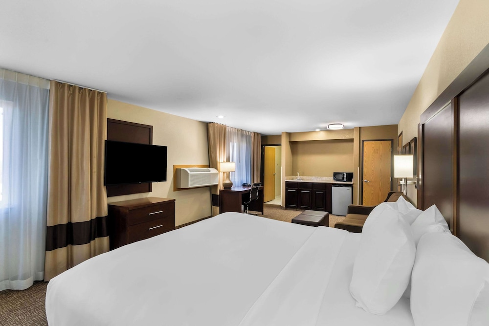 Comfort Inn & Suites Greeley, CO 11/54