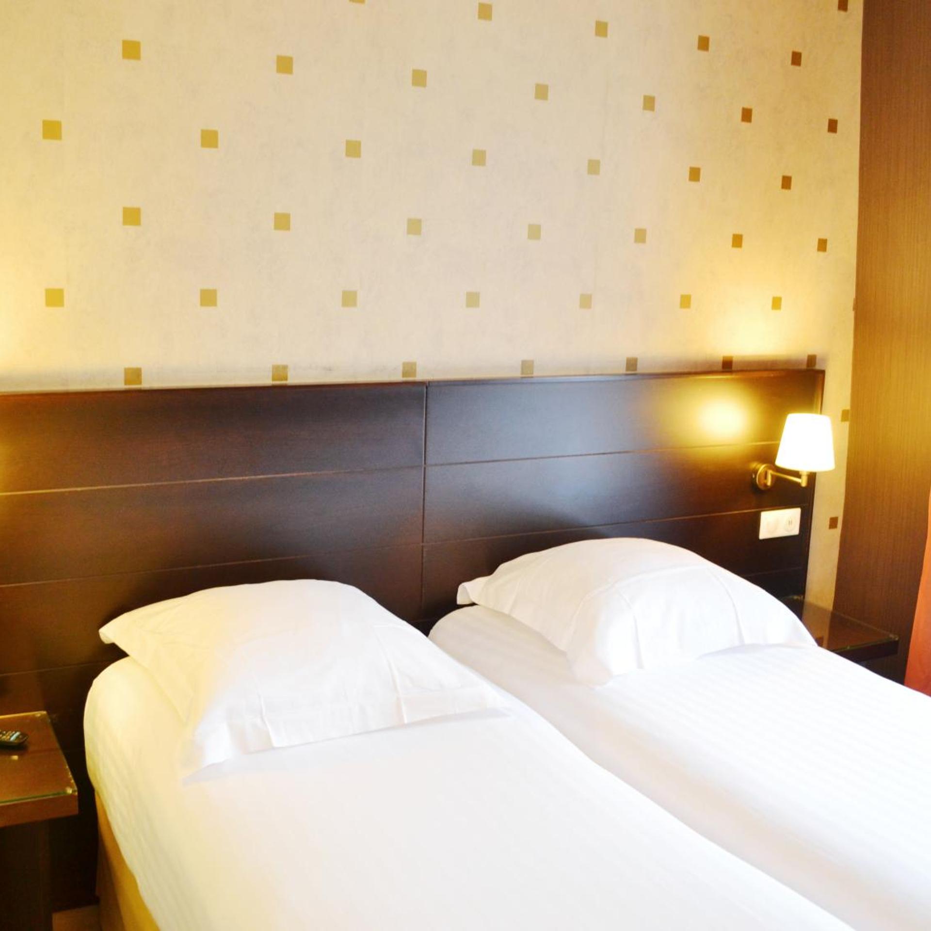 Classic, Twin Beds