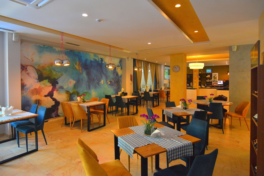 Sandy Beach Resort 49/74