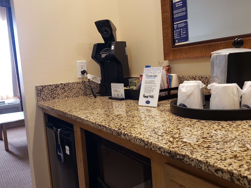 Hampton Inn & Suites Riverton 53/73