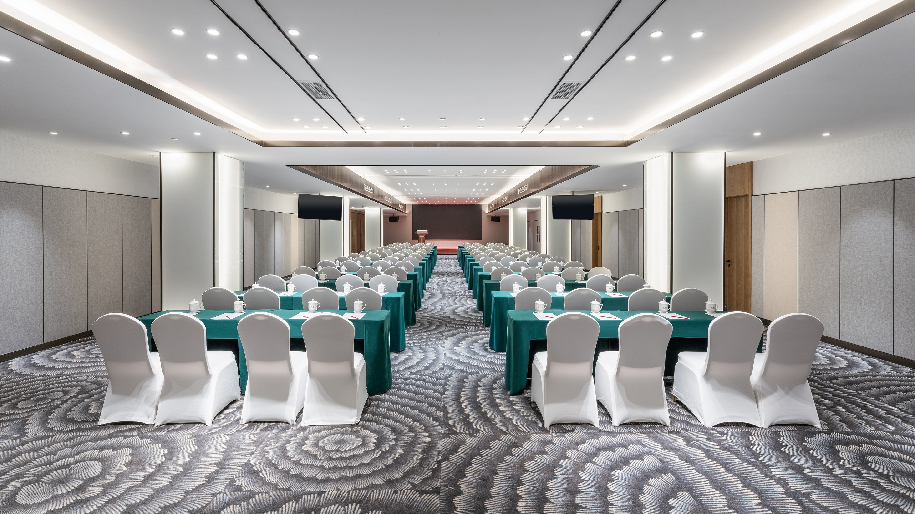 Holiday Inn Express Pingchang 40/48