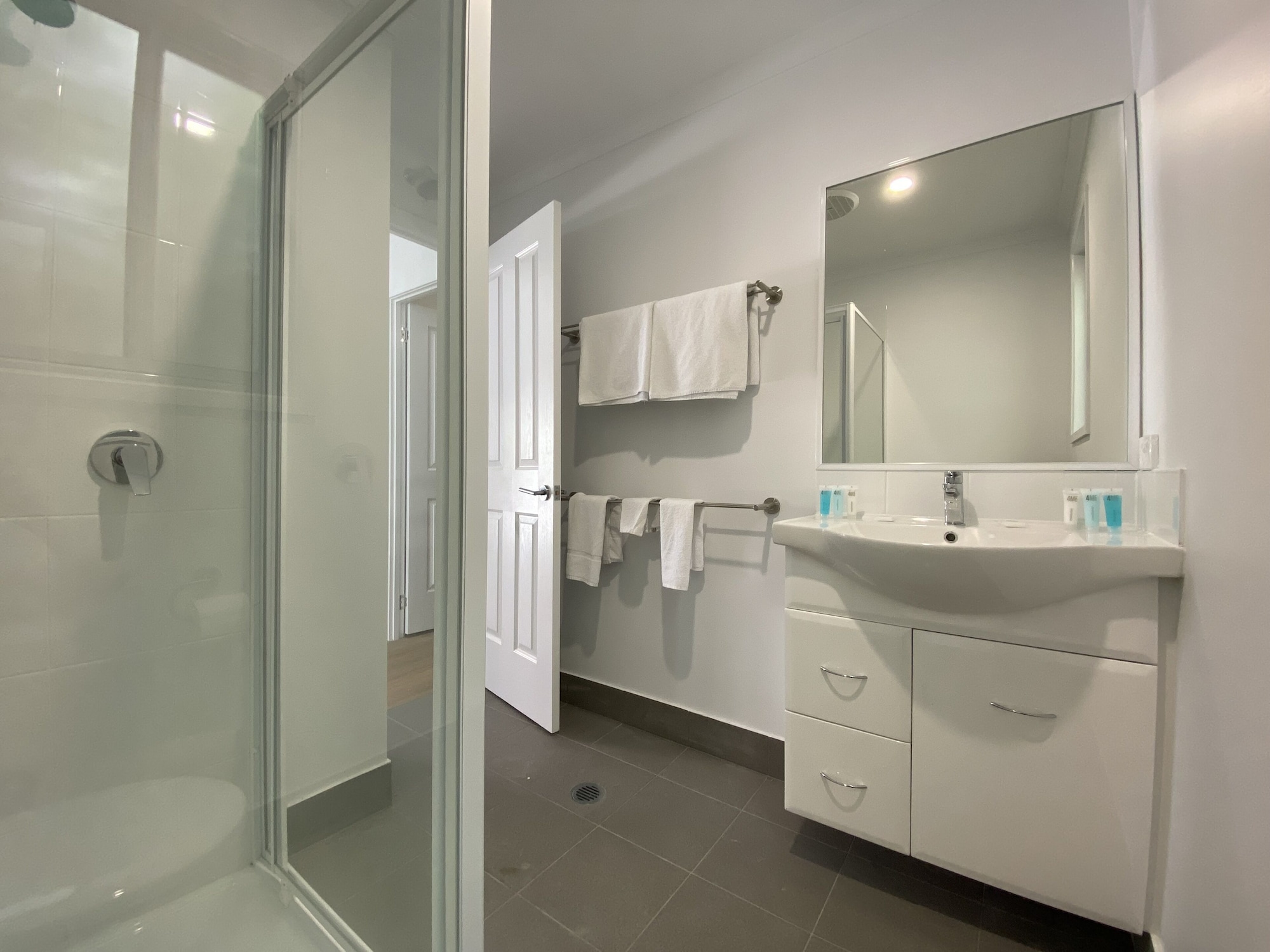 2 Bedrooms, Deluxe, Villa, 1 Queen and 2 Bunk Beds, Pool View, Pool Side, Nobby Beach Holiday Village 3/3