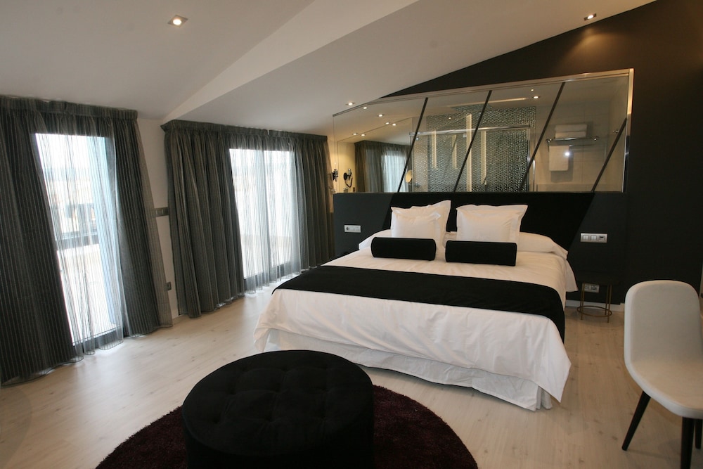 HOTEL CARDENAL 12/30