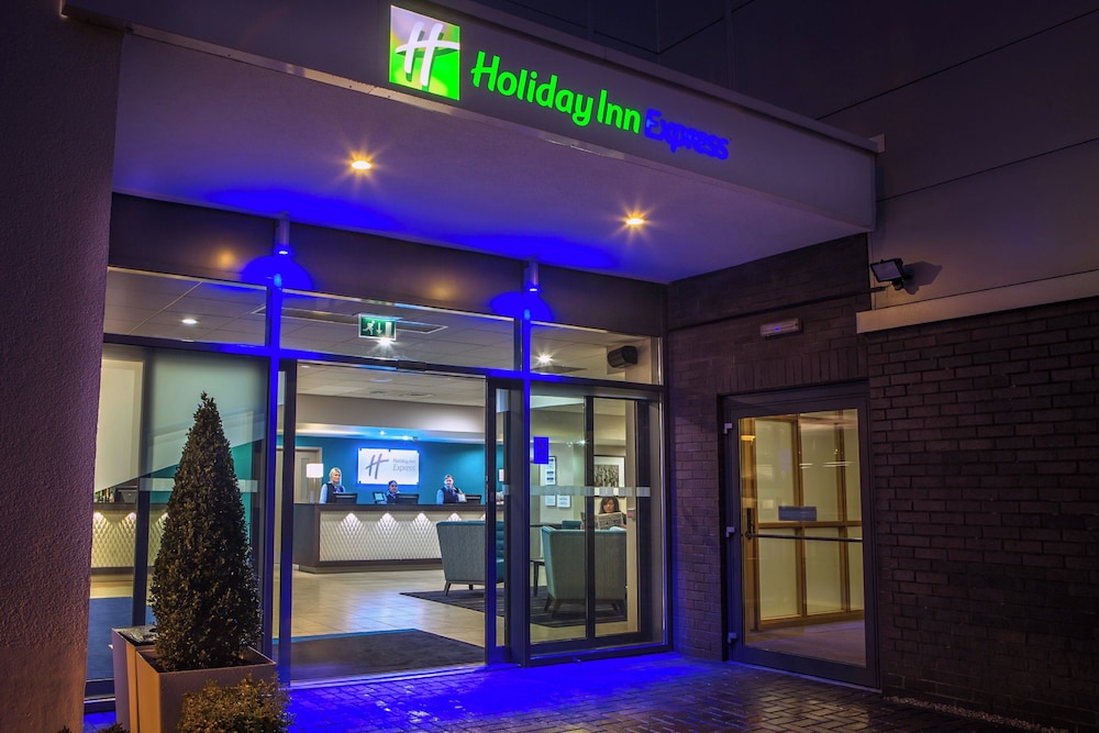 Holiday Inn Express Manchester Airport 4/74