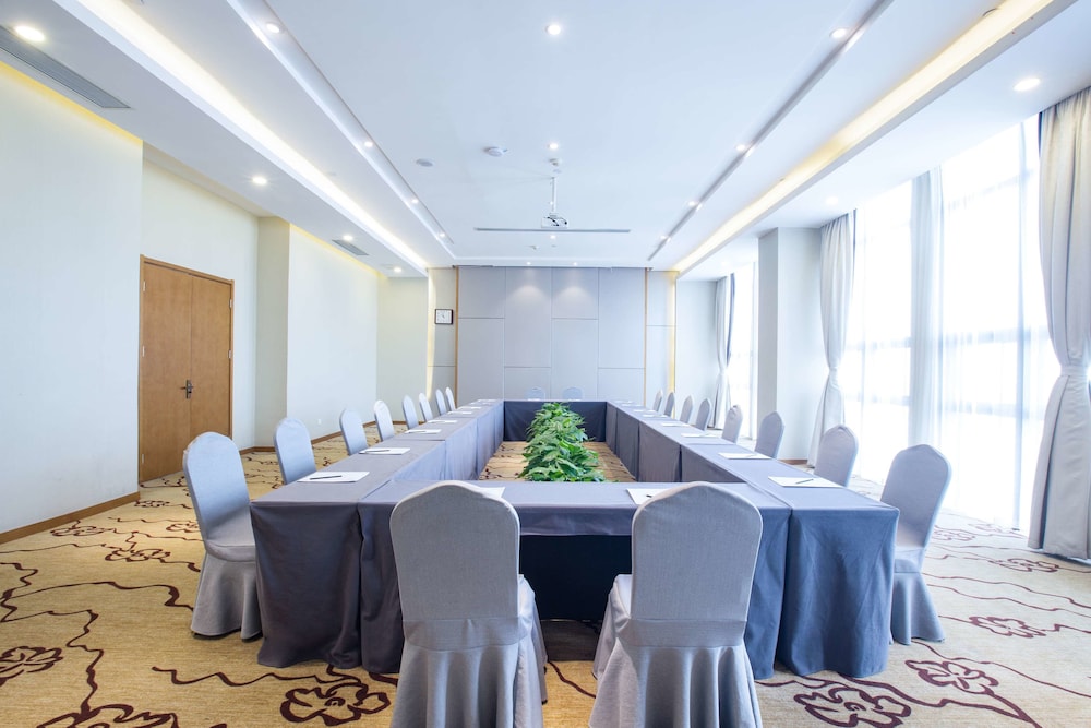 Ramada Encore by Wyndham Wuhan 39/42