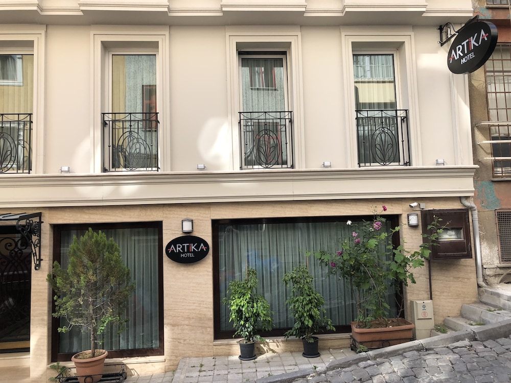 Artika Hotel 2/48
