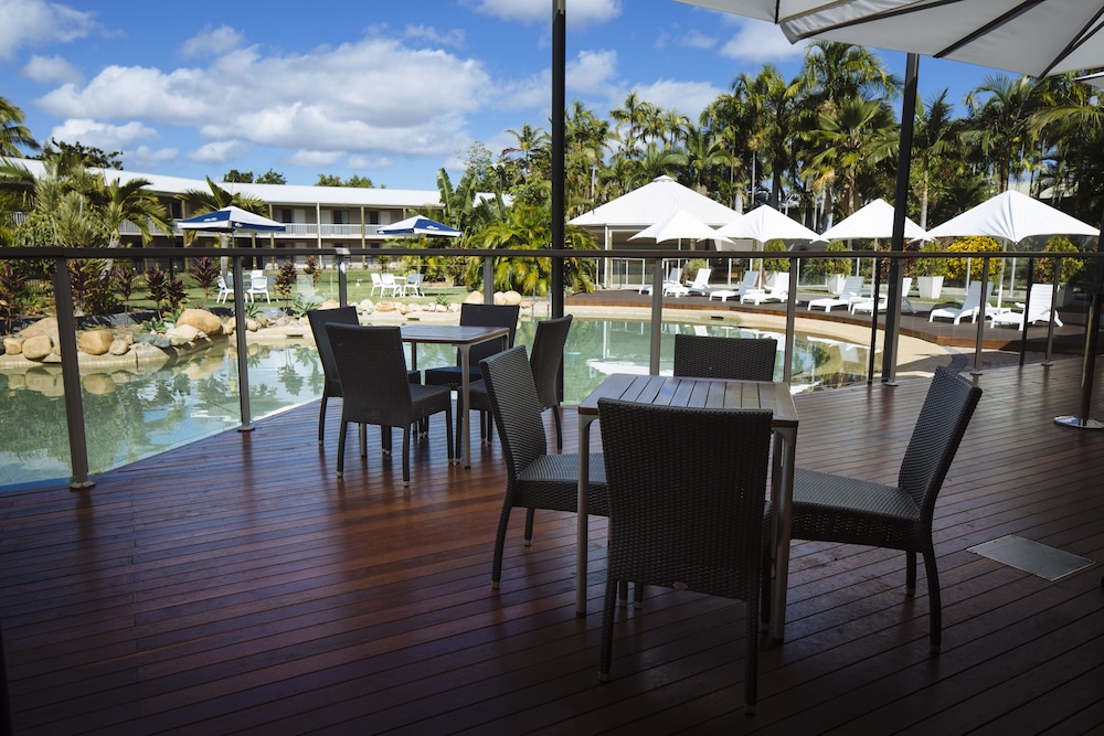 MERCURE TOWNSVILLE 45/61