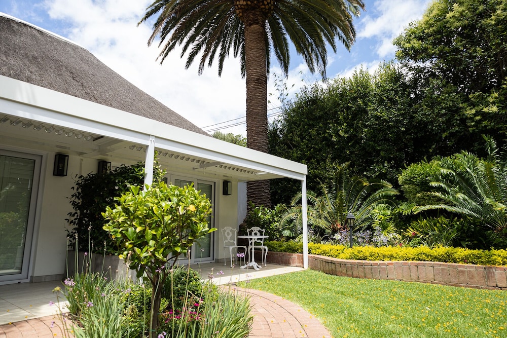 Cape Village Lodge 40/50