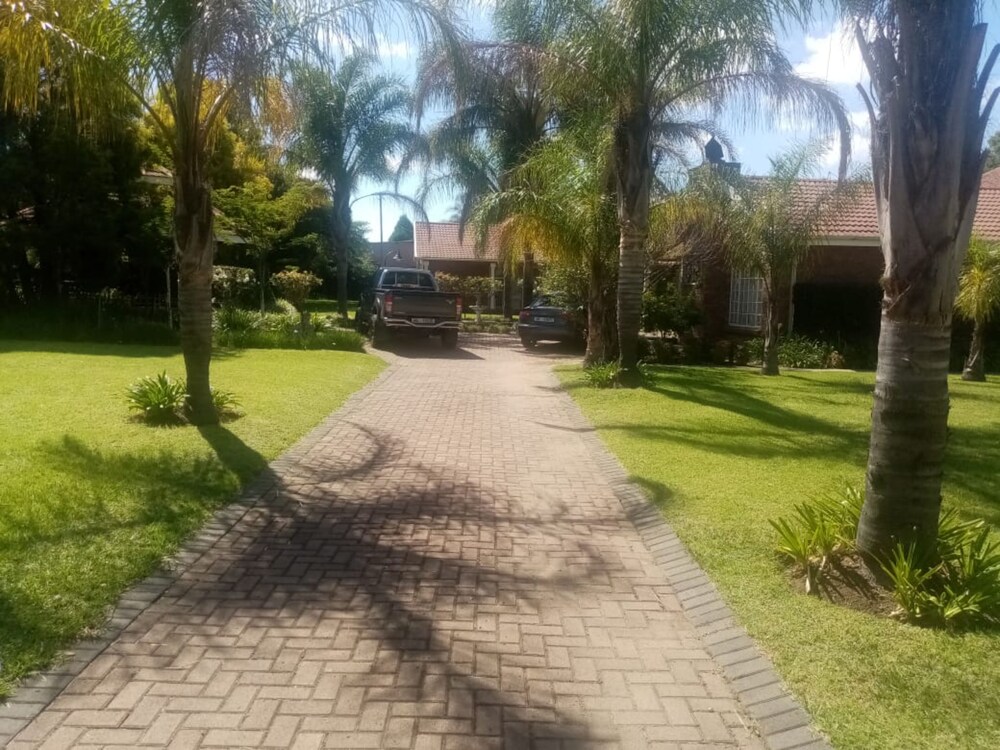 The Hills Guest House 41/50