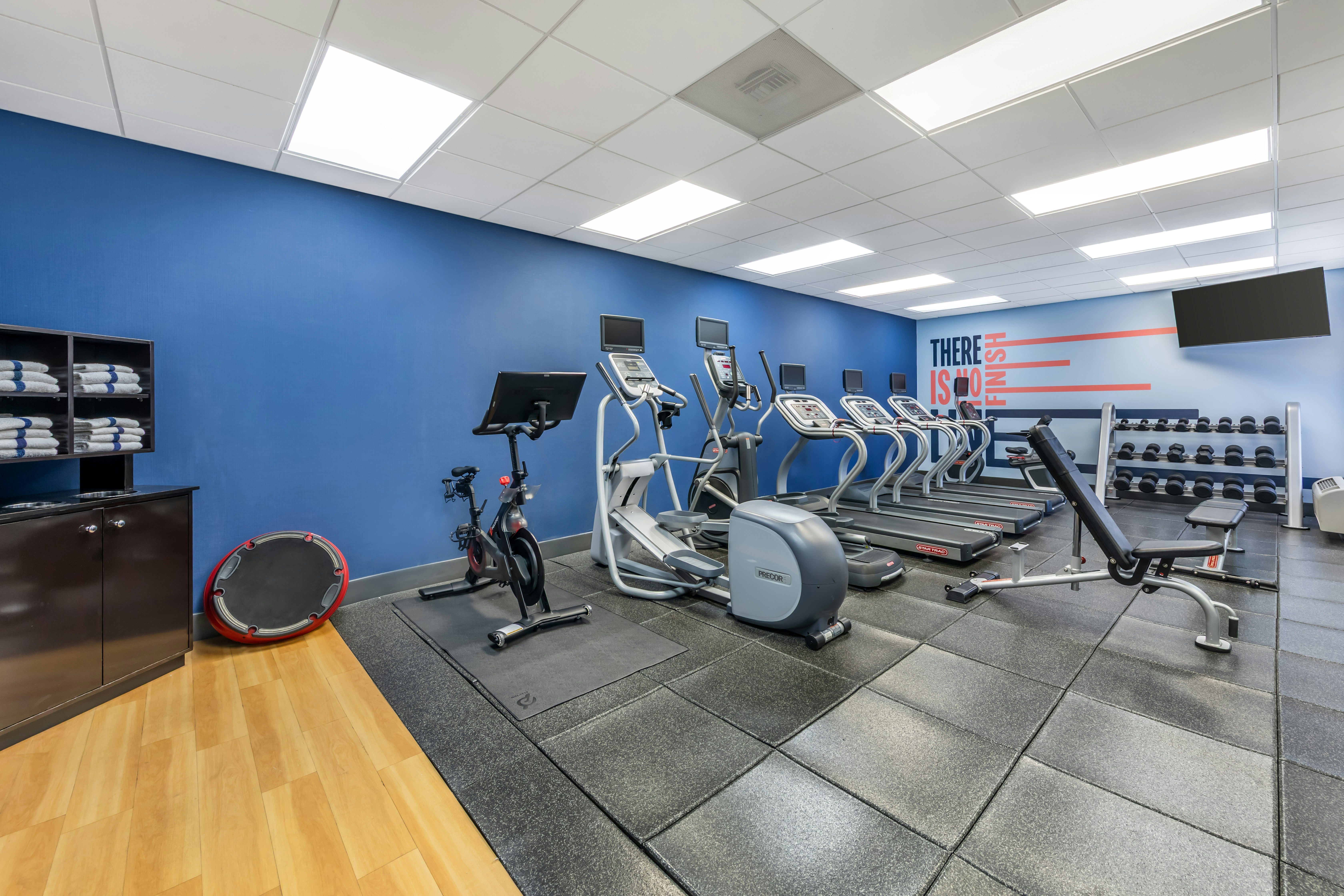 Hampton Inn And Suites Moreno Valley 30/63