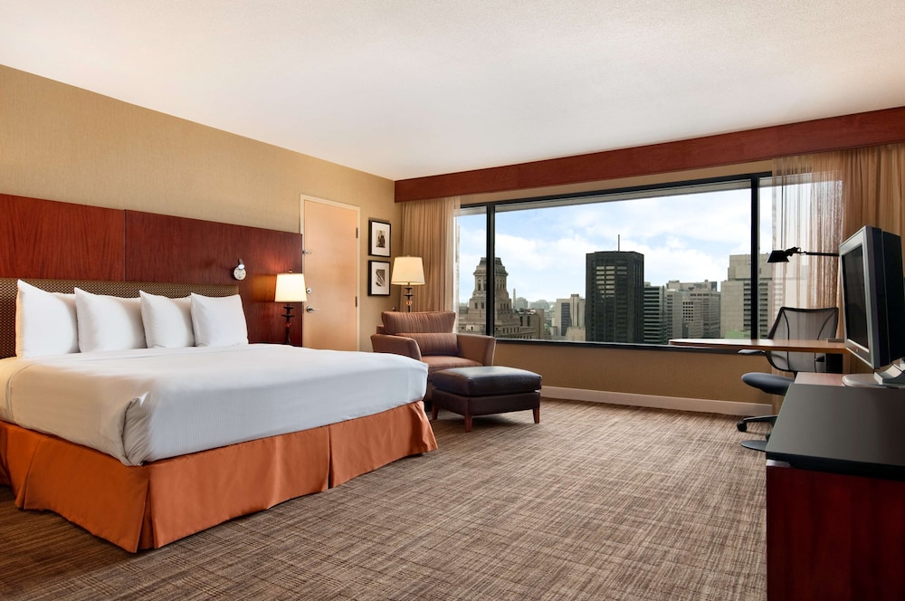 Hilton Toronto 25/75