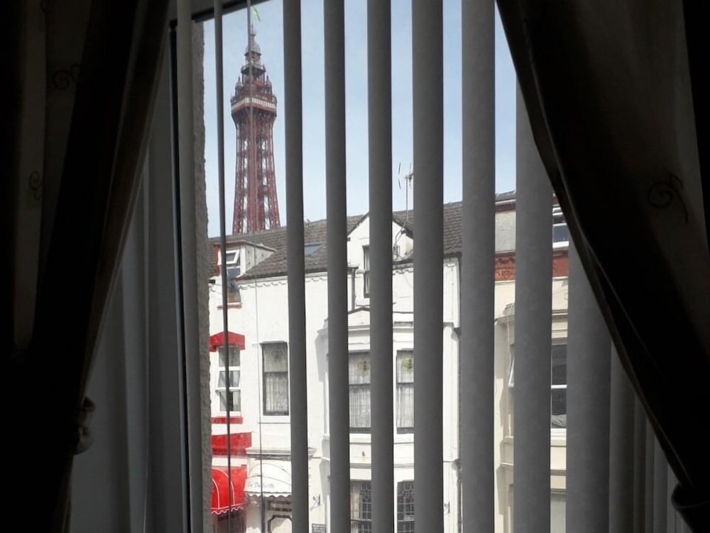 Belroy Hotel 2/36