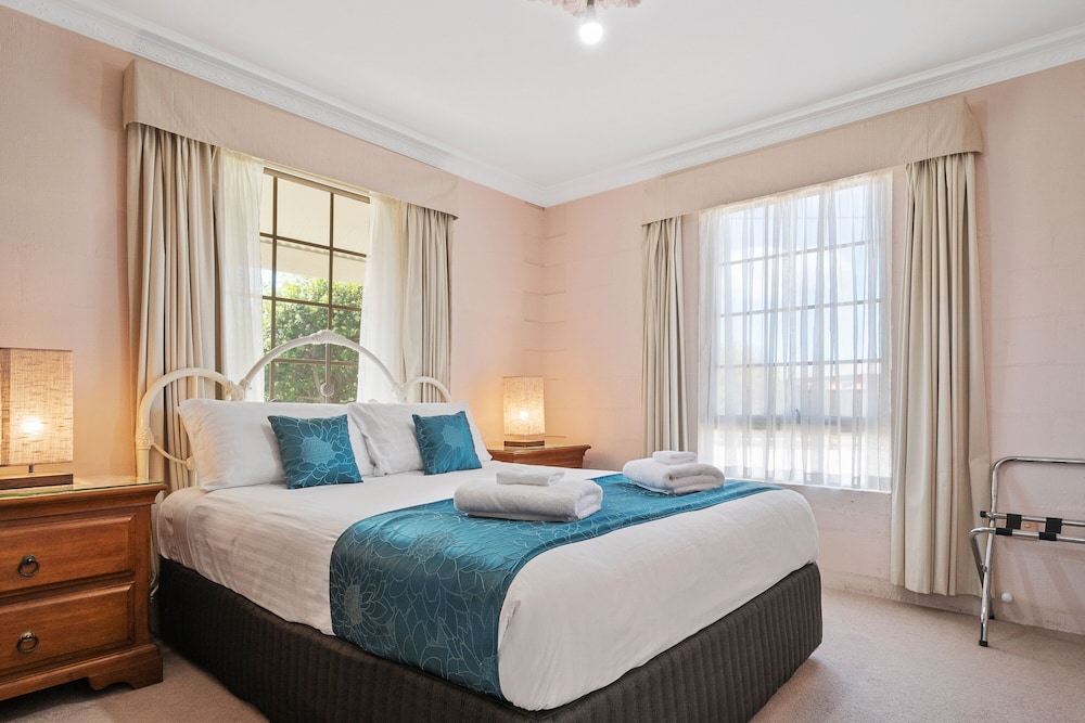 Swansea Cottages & Motel Suites 17/50