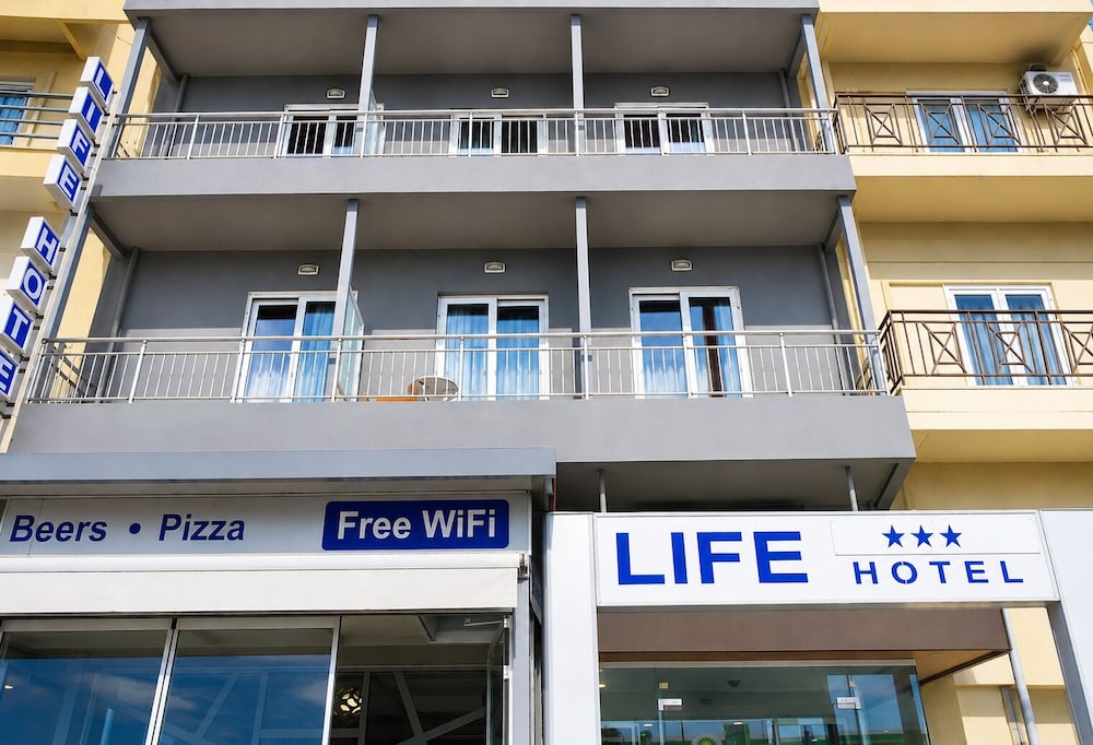 Life Hotel 2/61