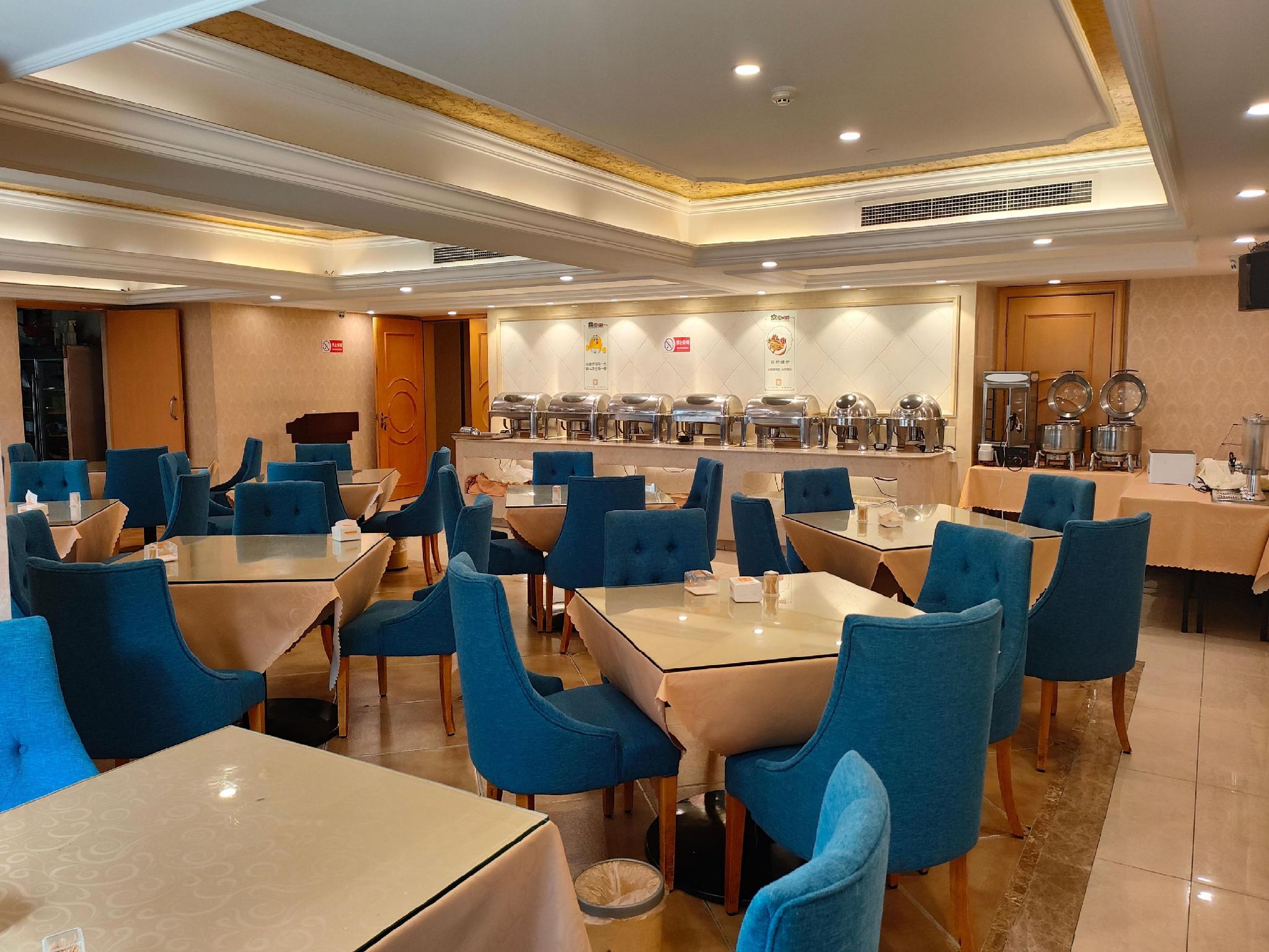 Vienna Hotel (Chengdu Dafeng Metro Station) 40/46