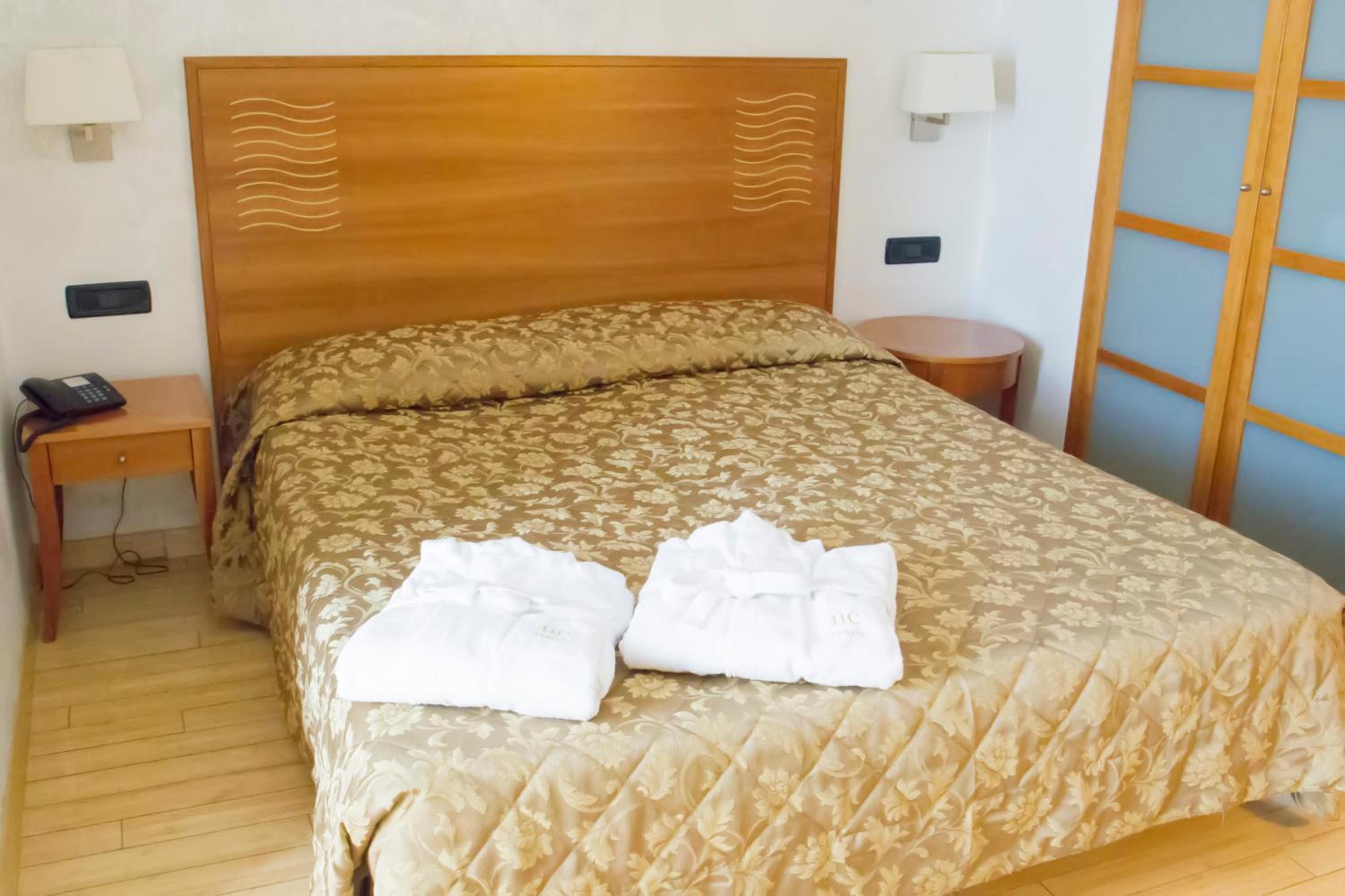 غرفة ثلاثية، Continental 9/10