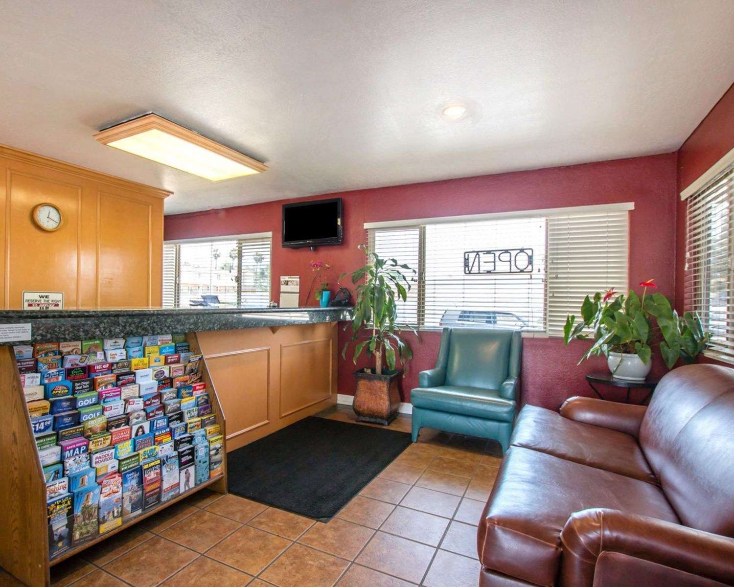 Rodeway Inn Fallbrook Downtown 24/28