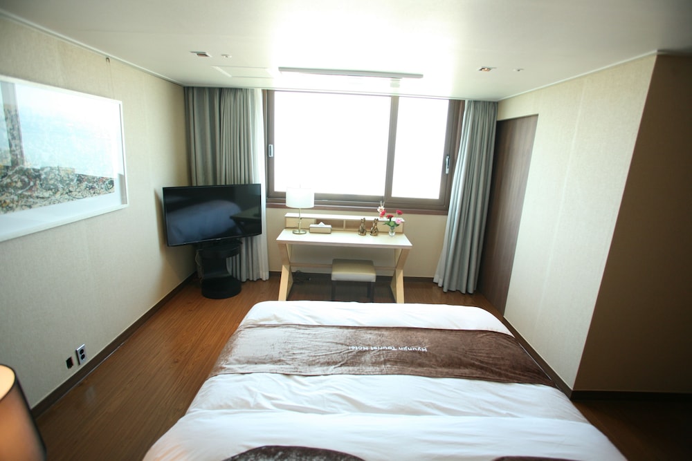 Hyunjin Tourist Hotel 19/72