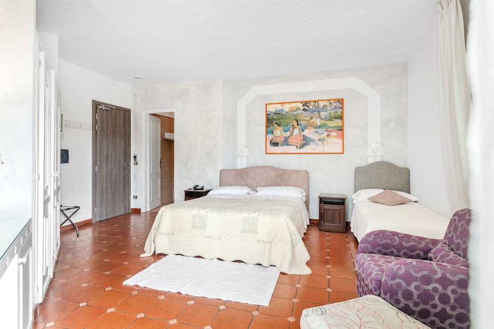 ROOM, TRIPLE