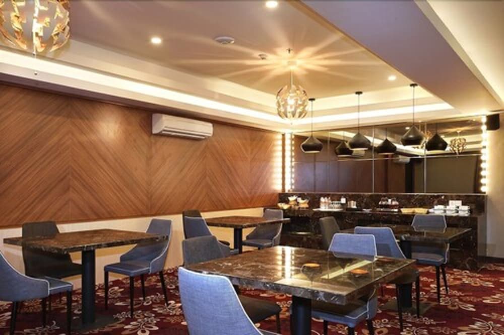 Pyramid Suites 47/54