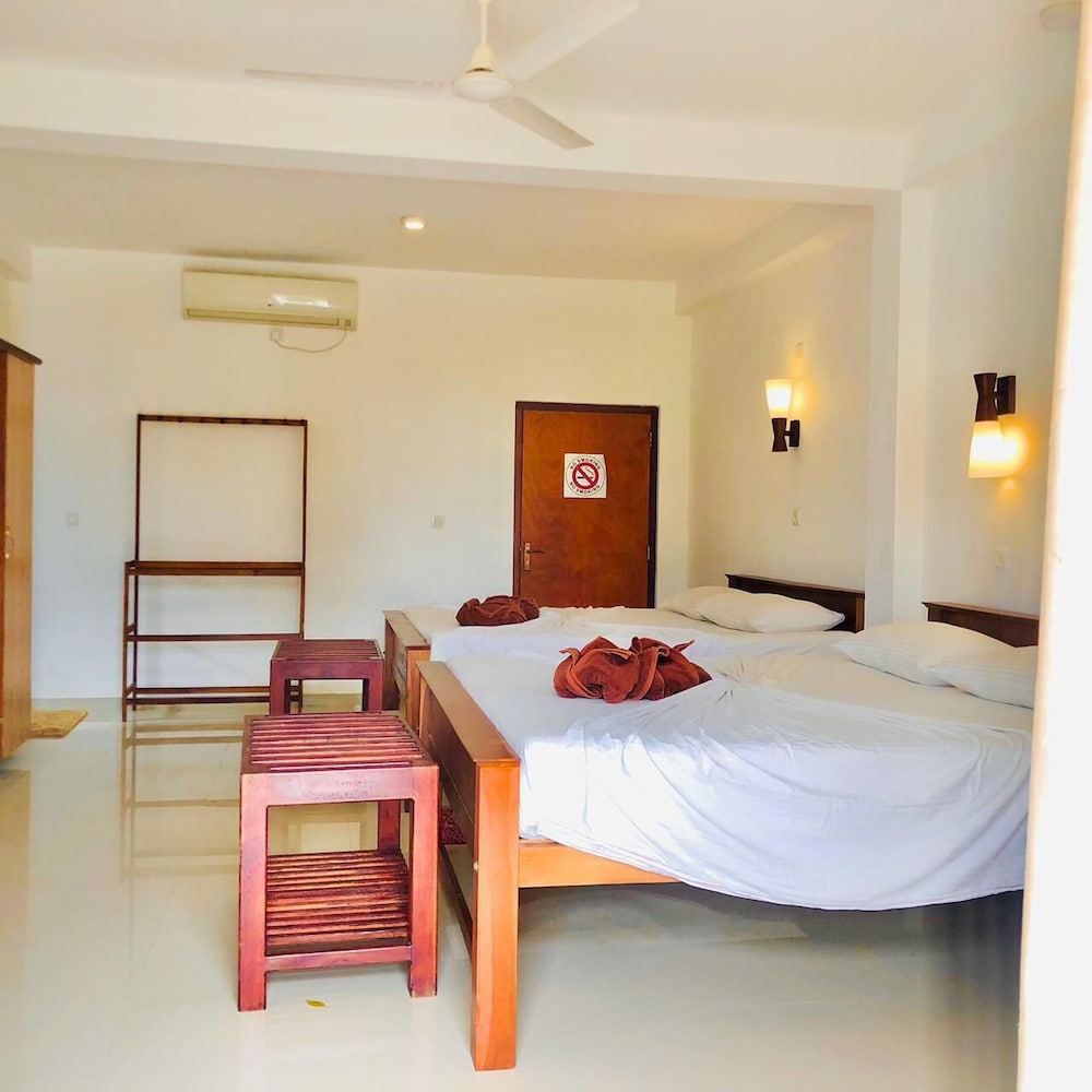 Mirissa Beach Inn 7/50