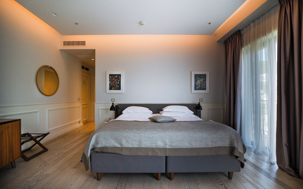 SUPERIOR, DOUBLE OR TWIN BED, PARK VIEW, BALCONY