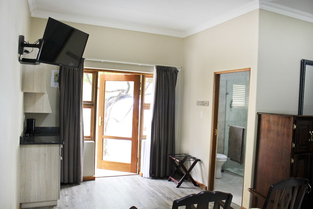 17 On Bird Guest House 11/50