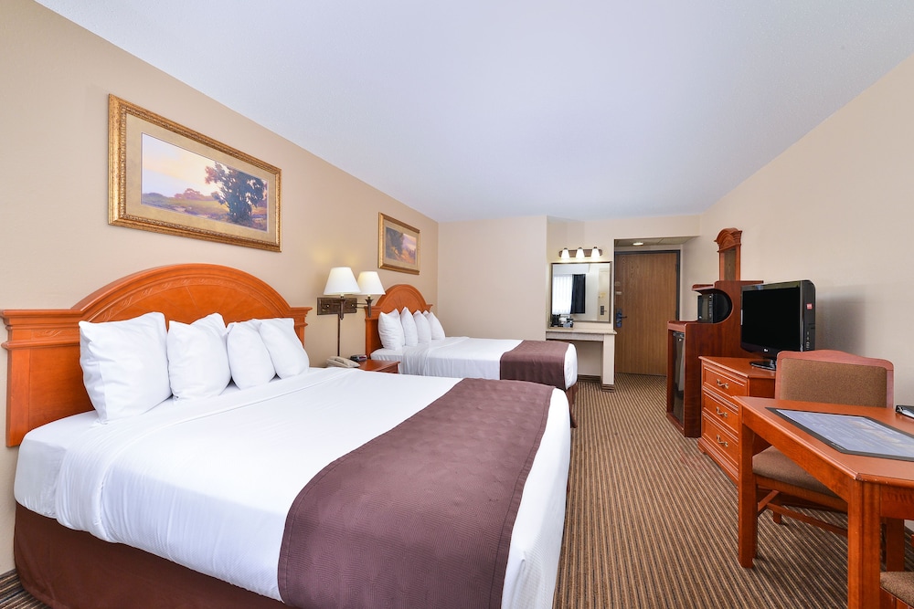 Revel Hotel Minot, SureStay Collection by Best Western 32/66