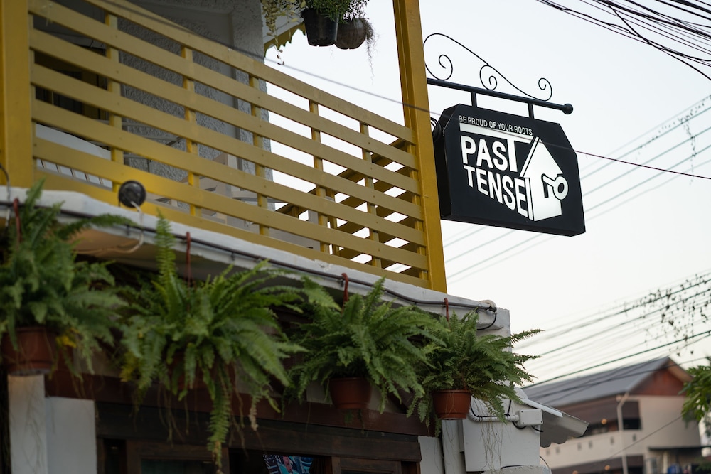 Past Tense Hostel 5/50