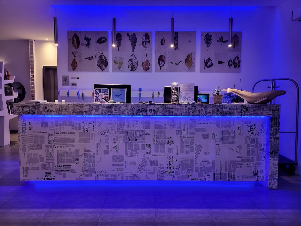 Maree Hotel 7/48