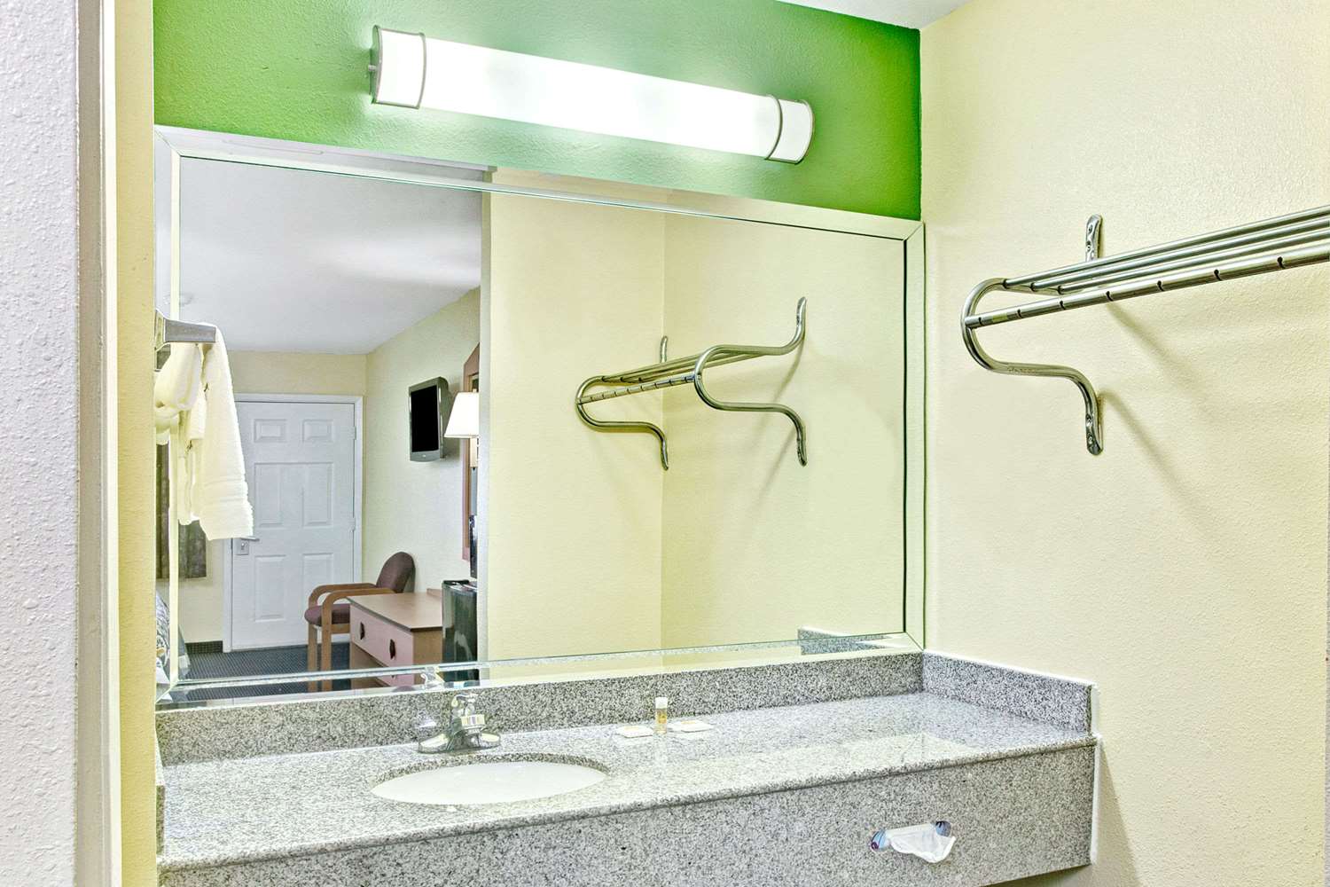 Days Inn by Wyndham Baytown Garth Road I10 East 24/24