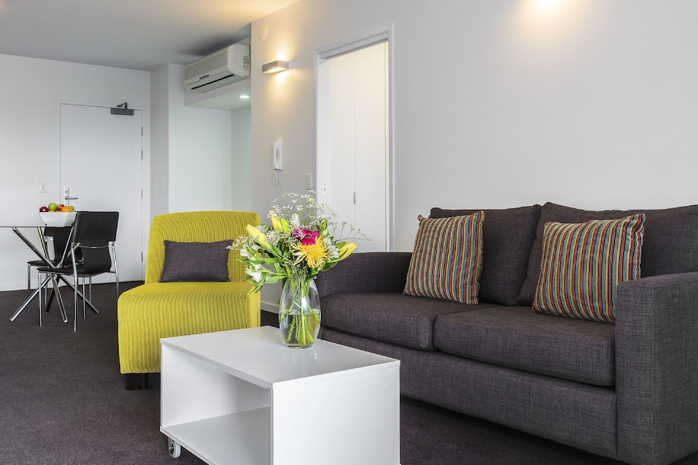 Code Apartments 28/47