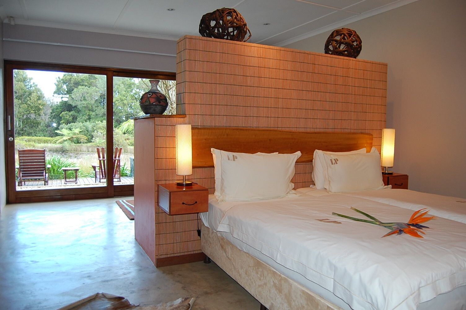 Luxury, Suite, King Bed, Lake Side