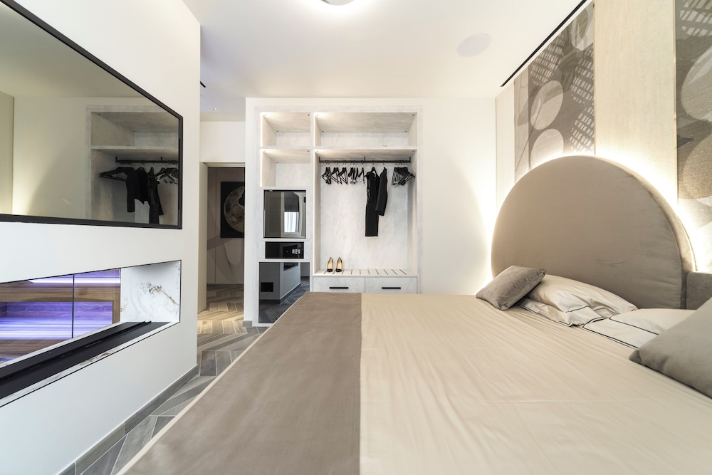 Piazza, Comfort, 1 King and 1 Single Beds