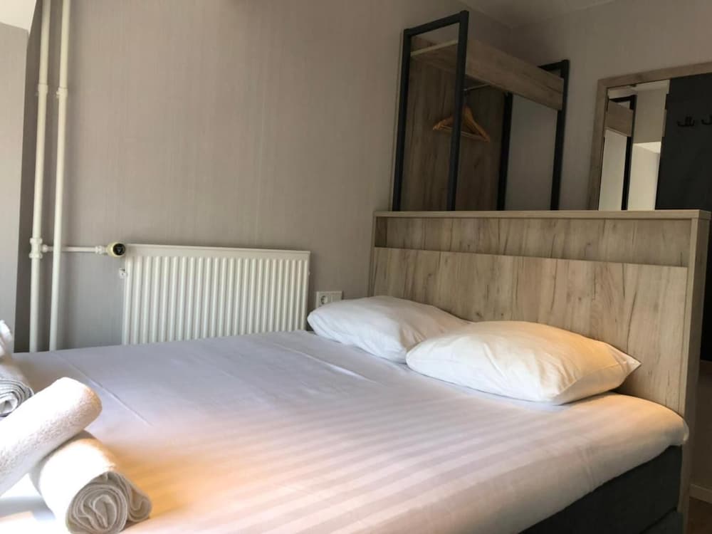 Facade Hotel Amsterdam 13/44