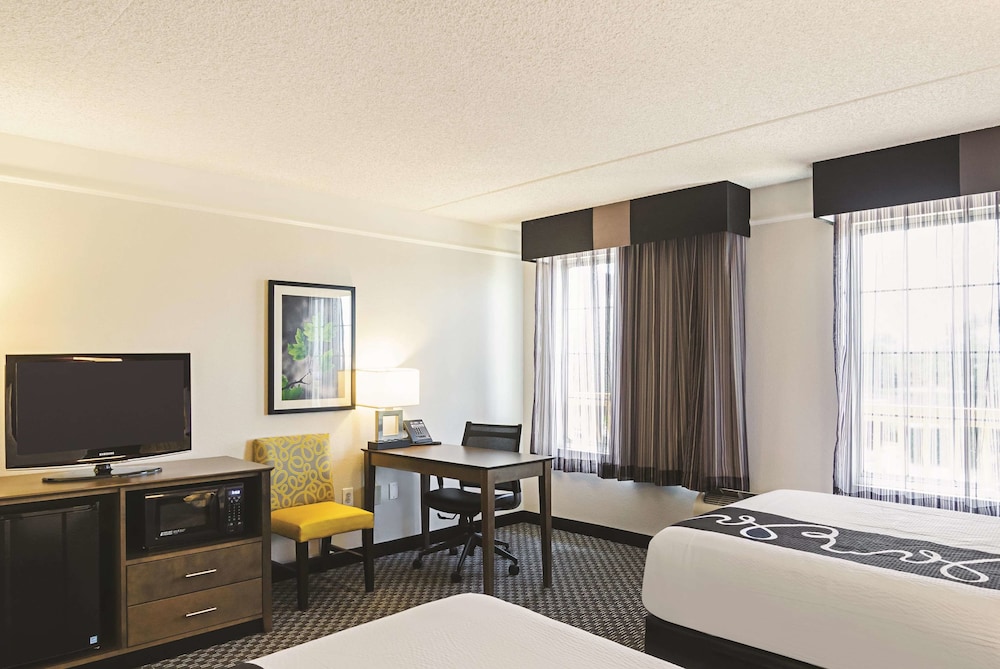 La Quinta Inn & Suites by Wyndham San Antonio Riverwalk 16/53
