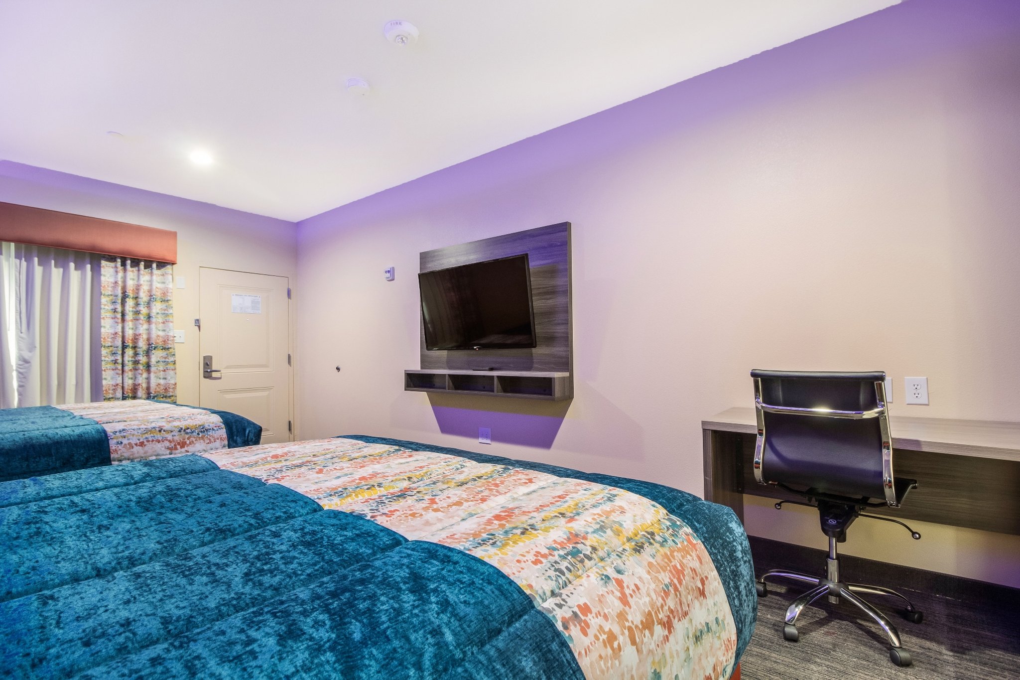 Scottish Inns and Suites Willowbrook 18/25