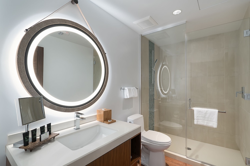 HYATT CENTRIC WAIKIKI BEACH 65/69