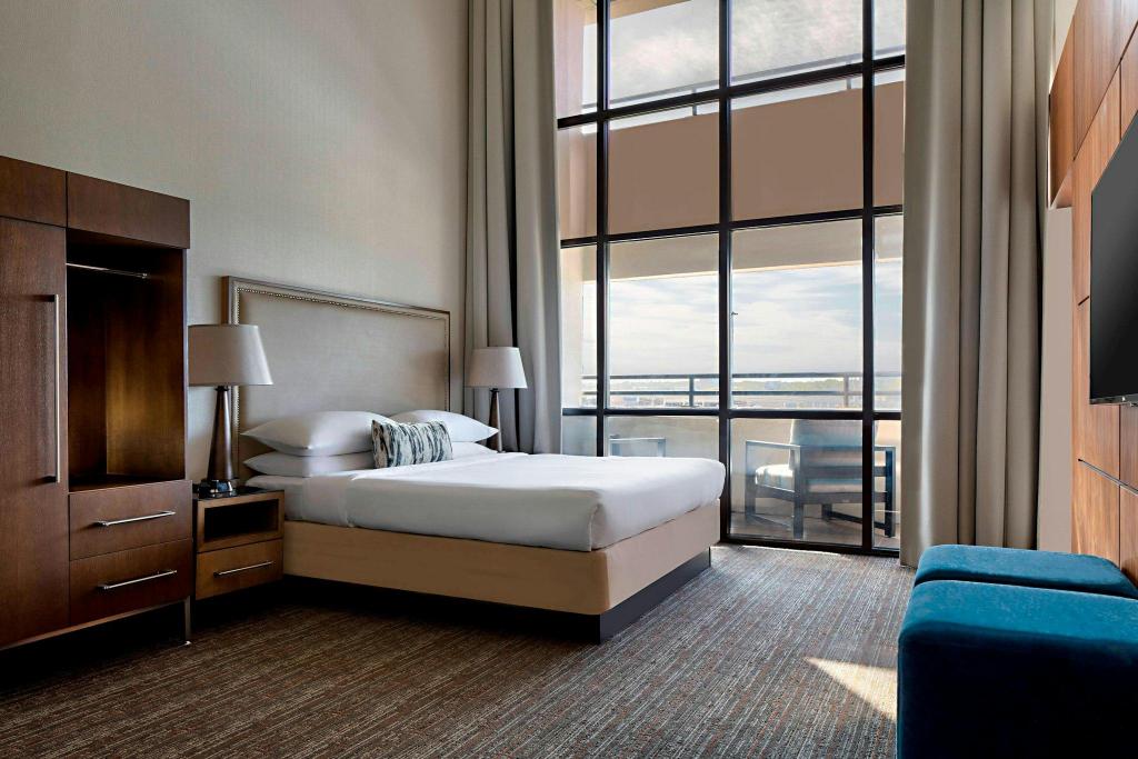 1 Bedroom, Presidential, Suite, King Bed, Sofa, Club Lounge Access