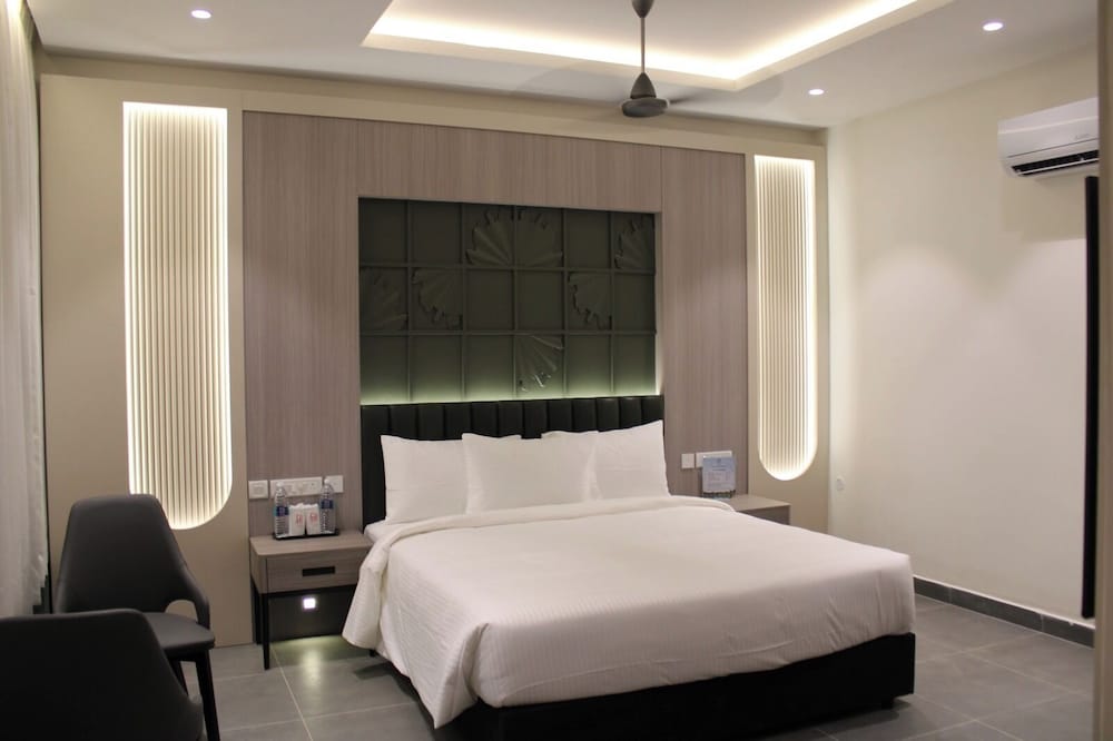 ESTHELL VILLAGE RESORT 8/48