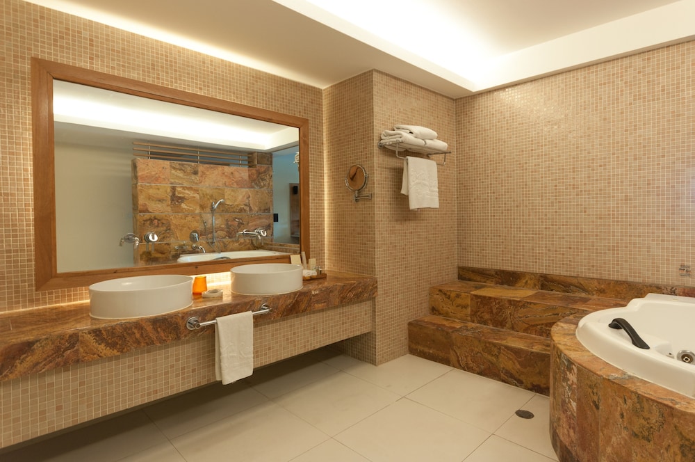 Artisan Family Hotels & Resort Collection Playa Esmeralda 6/79