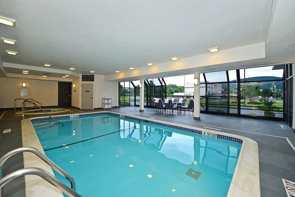 Holiday Inn Express Fishkill-Mid Hudson Valley 48/71