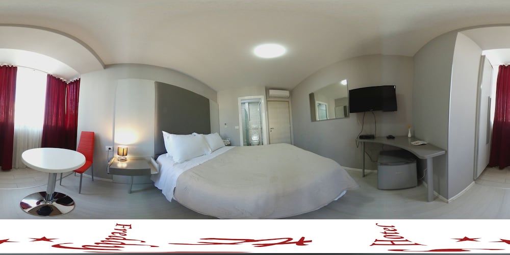 Freddy S Hotel 36/60