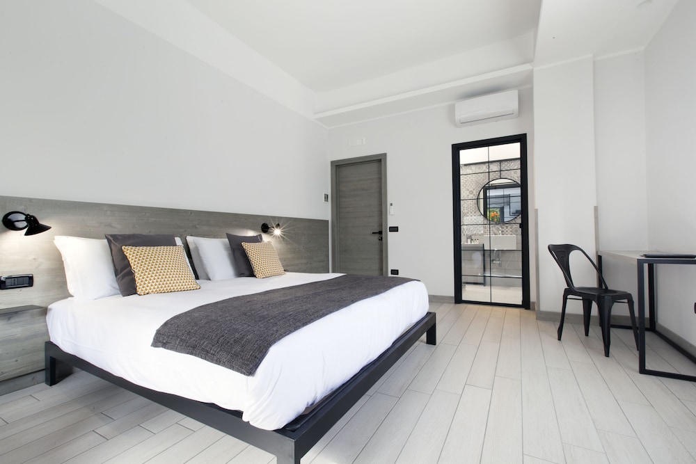 SUPERIOR, DOUBLE BED