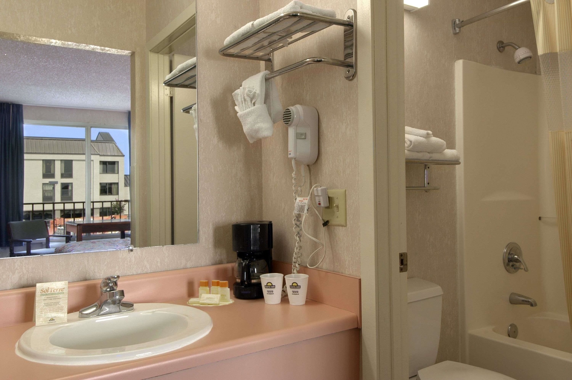 غرفة بسرير كوين، Days Inn by Wyndham Jonesboro AR 3/3